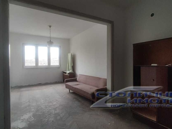 Двустаен апартамент в София, Център - 82 кв.м за 2196 €/кв.м - Снимка #1