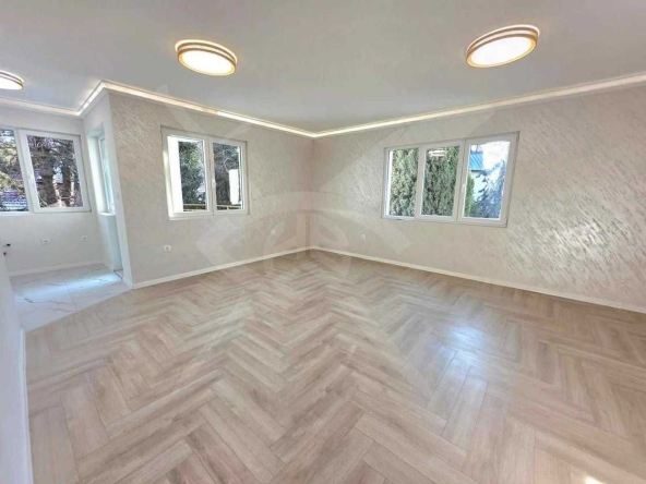 Тристаен апартамент в Варна, Бриз - 120 кв.м за 1063 €/кв.м - Снимка #1