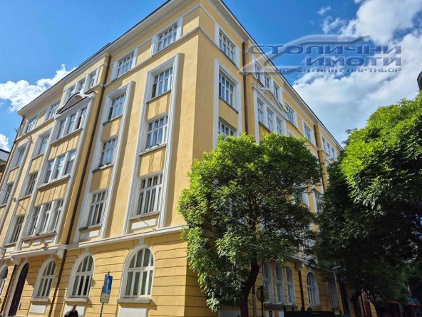 Дава се под наем Офис в София, Център - 25 кв.м за 204 € - Снимка #1