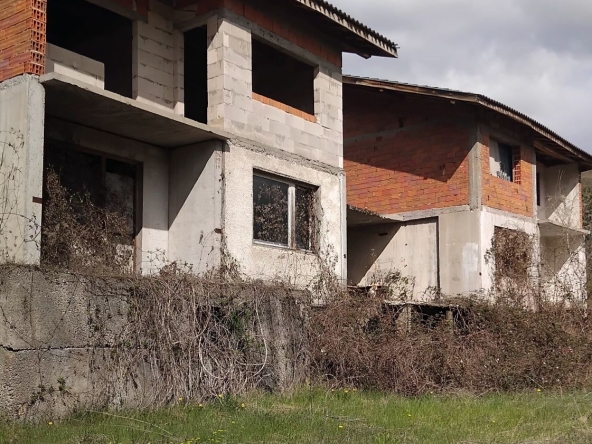 Къща в с. Пастух, Област Кюстендил - 360 кв.м за 255 €/кв.м - Снимка #1