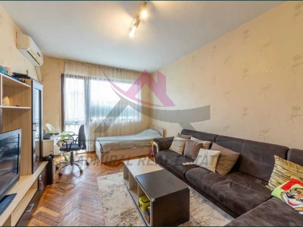 Дава се под наем Тристаен апартамент в Варна, Базар Левски - 65 кв.м за 400 € - Снимка #1