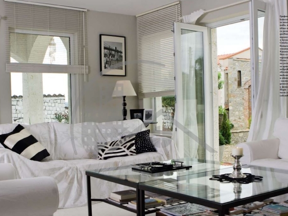 Къща в Бяла - 240 кв.м за 1480 €/кв.м - Снимка #1