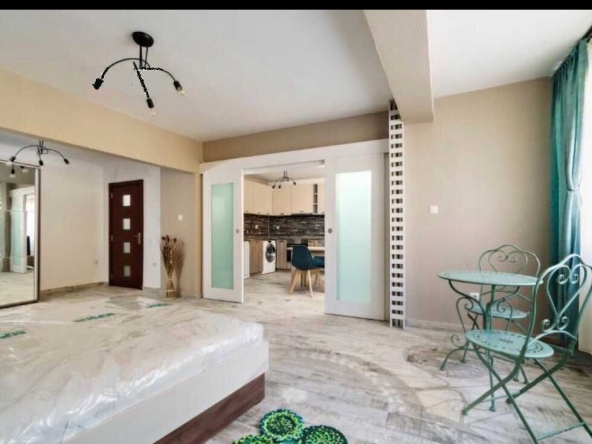 Дава се под наем Тристаен апартамент в София, Център - 80 кв.м за 800 € - Снимка #1