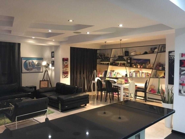 Дава се под наем Двустаен апартамент в Бургас, Център - 66 кв.м за 229.5 € - Снимка #1