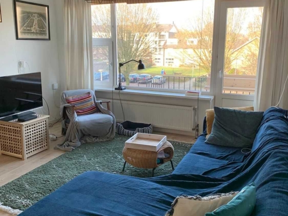 Дава се под наем Двустаен апартамент в София, Център - 65 кв.м за 397.8 € - Снимка #1