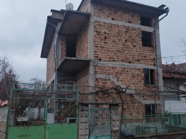 Къща в Казанлък - 100 кв.м за 612 €/кв.м - Снимка #1