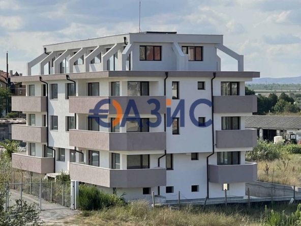 Тристаен апартамент в Поморие - 114 кв.м за 512 €/кв.м - Снимка #1