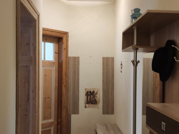 Дава се под наем Двустаен апартамент в София, Център - 65 кв.м за 561 € - Снимка #1