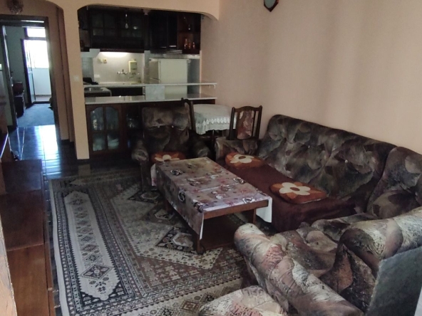 Дава се под наем Тристаен апартамент в Велико Търново, Бузлуджа - 87 кв.м за 306 € - Снимка #1