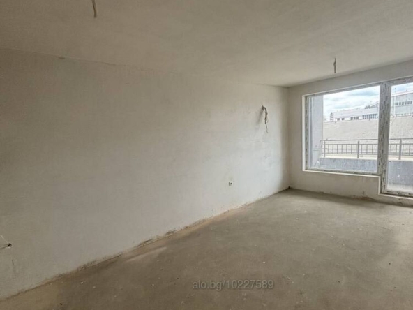 Двустаен апартамент в Бургас, Център - 69 кв.м за 1657 €/кв.м - Снимка #1