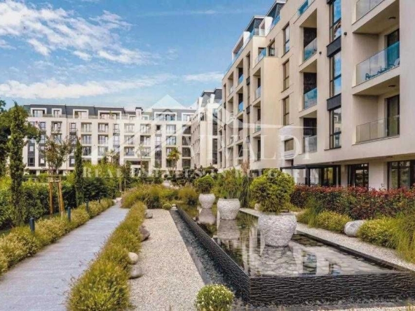 Тристаен апартамент в к.к. Св.Св. Константин и Елена - 107 кв.м за 1812 €/кв.м - Снимка #1