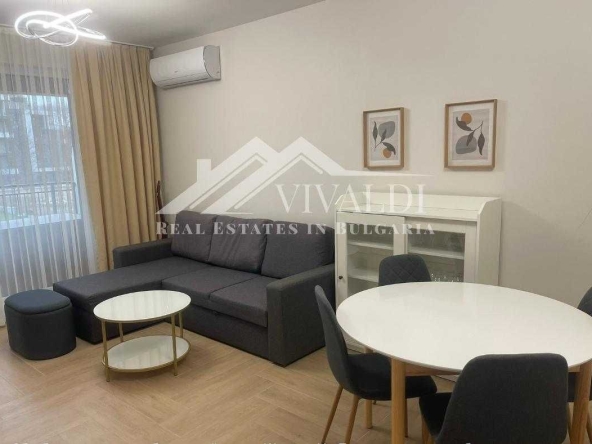 Дава се под наем Двустаен апартамент в к.к. Св.Св. Константин и Елена - 65 кв.м за 700 € - Снимка #1