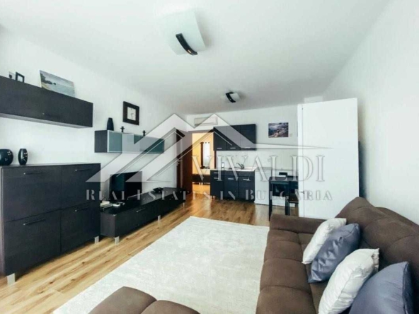 Дава се под наем Двустаен апартамент в Варна, Център - 67 кв.м за 648.21 € - Снимка #1
