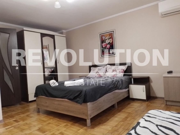 Дава се под наем Тристаен апартамент в Варна, Общината - 76 кв.м за 600 € - Снимка #1