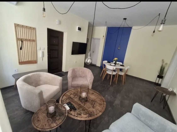 Дава се под наем Тристаен апартамент в София, Център - 89 кв.м за 797.64 € - Снимка #1