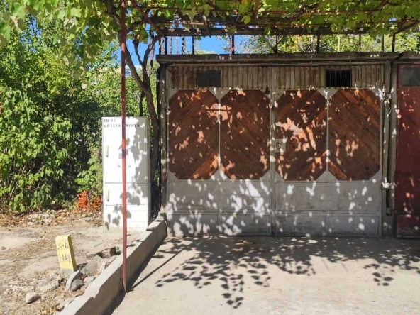 Дава се под наем Гараж / Паркомясто в Благоевград, Бялата висота - 21 кв.м за 86.7 € - Снимка #1