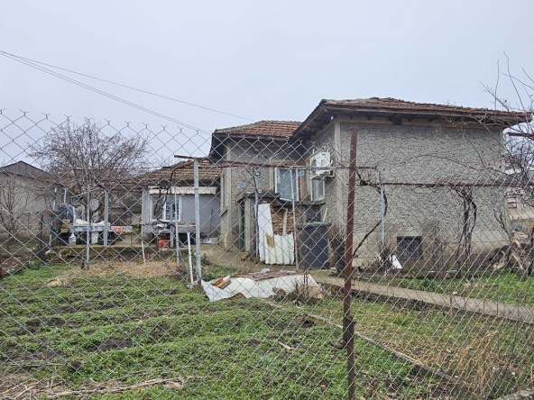 Къща в Добрич, Рилци - 1070 кв.м за 43 €/кв.м - Снимка #1