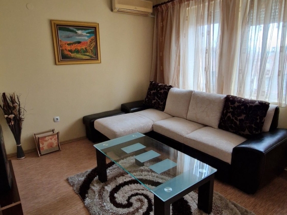 Дава се под наем Тристаен апартамент в Сандански - 65 кв.м за 348.84 € - Снимка #1
