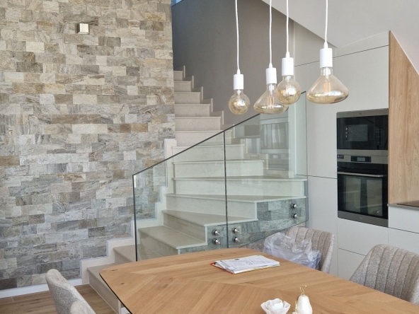 Дава се под наем Мезонет в София, в.з. Беловодски път - 180 кв.м за 2200 € - Снимка #1