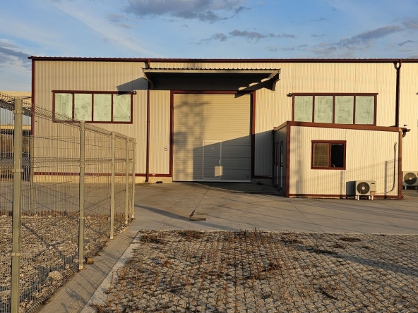 Дава се под наем Склад в Пловдив, Индустриална зона - Север - 450 кв.м за 2091 € - Снимка #1