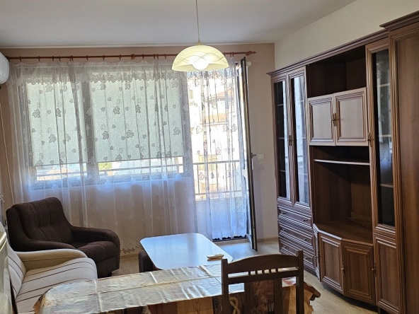 Дава се под наем Двустаен апартамент в Плевен, Идеален център - 60 кв.м за 255 € - Снимка #1