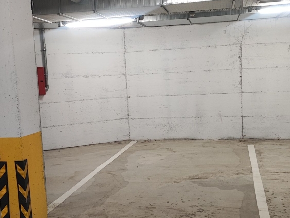 Дава се под наем Гараж / Паркомясто в Пловдив, Гагарин - 16 кв.м за 56.1 € - Снимка #1