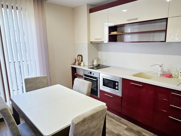 Тристаен апартамент в Варна, Цветен квартал - 93 кв.м за 2151 €/кв.м - Снимка #1