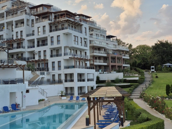 Дава се под наем Двустаен апартамент в Бяла - 70 кв.м за 306 € - Снимка #1