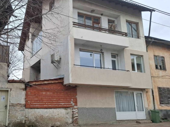 Етаж от къща в Стара Загора, Железник - изток - 83 кв.м за 1 €/кв.м - Снимка #1
