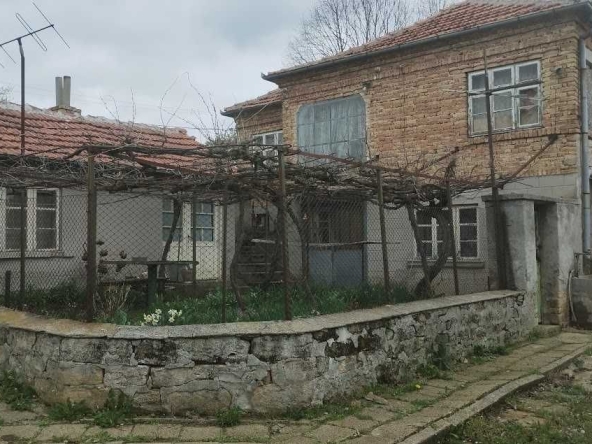 Къща в с. Аврен, Област Варна - 90 кв.м за 834 €/кв.м - Снимка #1