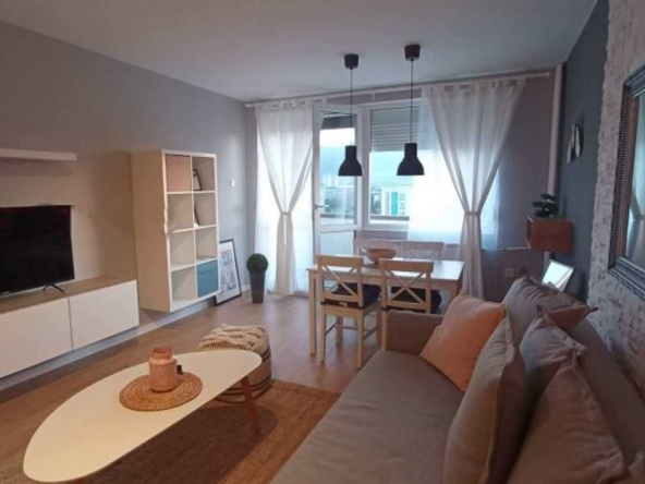 Дава се под наем Двустаен апартамент в София, Младост 1 - 65 кв.м за 714 € - Снимка #1