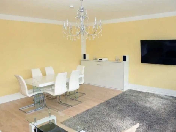 Дава се под наем Тристаен апартамент в Пловдив, Център - 90 кв.м за 331.5 € - Снимка #1