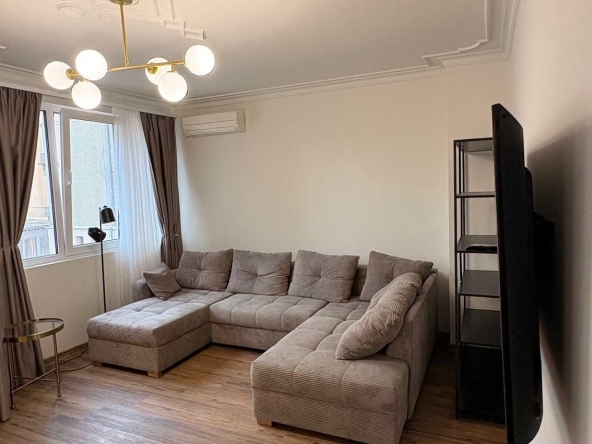 Дава се под наем Тристаен апартамент в София, Иван Вазов - 95 кв.м за 1196.97 € - Снимка #1