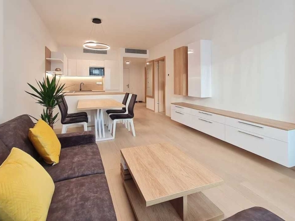 Дава се под наем Тристаен апартамент в Пловдив, Мараша - 86 кв.м за 311.1 € - Снимка #1