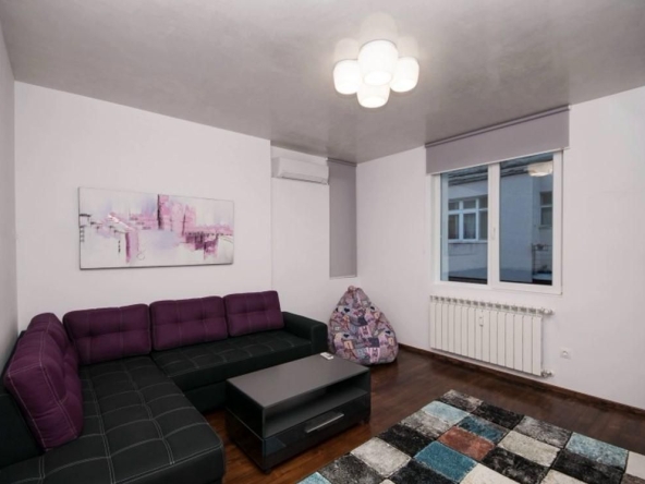 Дава се под наем Двустаен апартамент в София, Център - 71 кв.м за 699 € - Снимка #1