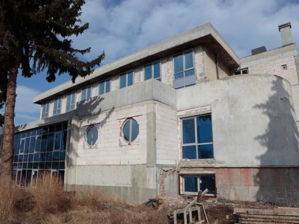 Офис в с. Лесново, Област София-област - 1634 кв.м за 437 €/кв.м - Снимка #1