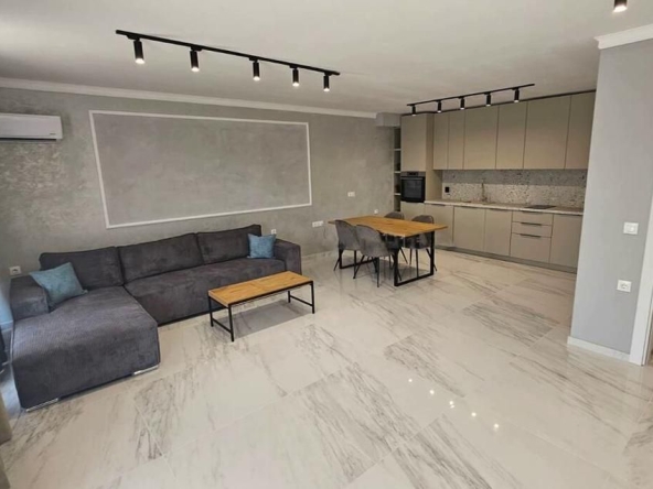 Дава се под наем Двустаен апартамент в Пловдив, Христо Смирненски - 82 кв.м за 750 € - Снимка #1