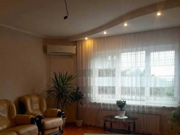 Дава се под наем Четиристаен апартамент в Пловдив, Изгрев - 120 кв.м за 459 € - Снимка #1