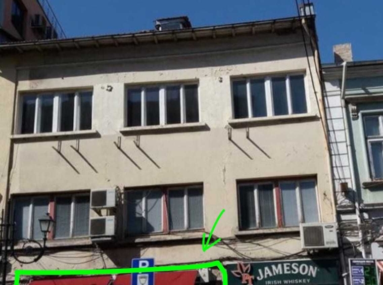 Дава се под наем Магазин в Русе, Център - 45 кв.м за 398.82 € - Снимка #1