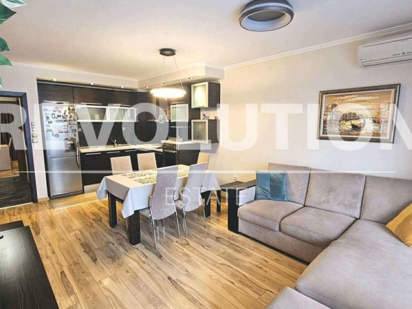Дава се под наем Тристаен апартамент в Варна, Левски - 95 кв.м за 707.88 € - Снимка #1