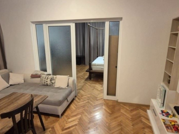 Дава се под наем Тристаен апартамент в София, Лозенец - 100 кв.м за 796.62 € - Снимка #1
