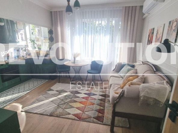 Дава се под наем Двустаен апартамент в Варна, Център - 55 кв.м за 757.86 € - Снимка #1