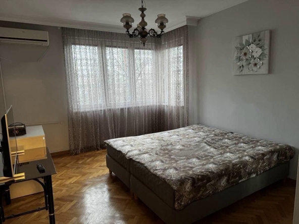 Дава се под наем Четиристаен апартамент в София, Медицинска академия - 128 кв.м за 950 € - Снимка #1