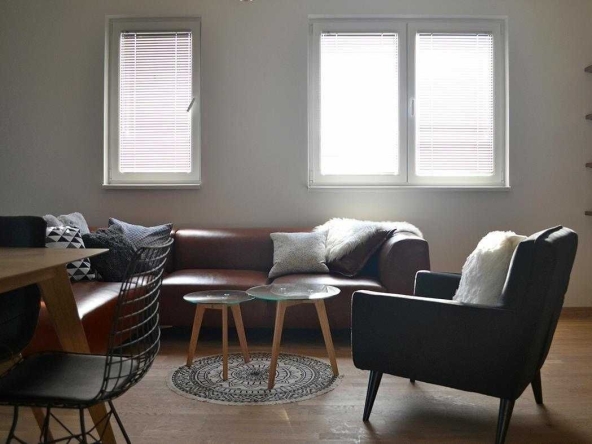 Дава се под наем Тристаен апартамент в Пловдив, Каменица 2 - 770 кв.м за 413.1 € - Снимка #1