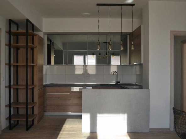 Дава се под наем Двустаен апартамент в Бургас, Зорница - 55 кв.м за 204 € - Снимка #1