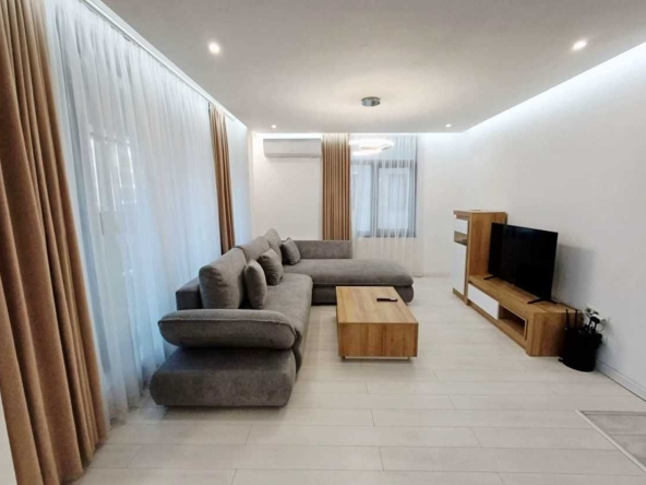 Дава се под наем Тристаен апартамент в София, Симеоново - 130 кв.м за 1095.99 € - Снимка #1