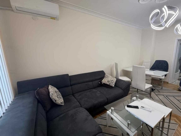 Дава се под наем Двустаен апартамент в София, Център - 60 кв.м за 698.19 € - Снимка #1