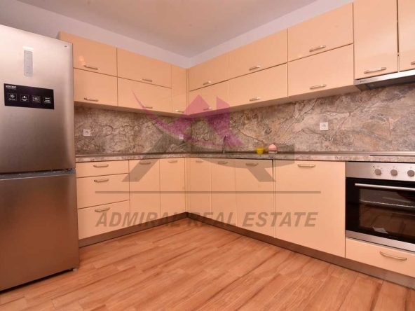 Дава се под наем Четиристаен апартамент в Варна, ВИНС - 110 кв.м за 1300 € - Снимка #1