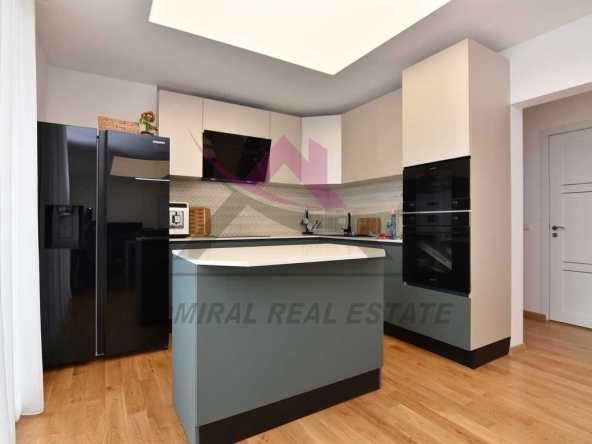 Четиристаен апартамент в Варна, Бриз - 224 кв.м за 1652 €/кв.м - Снимка #1