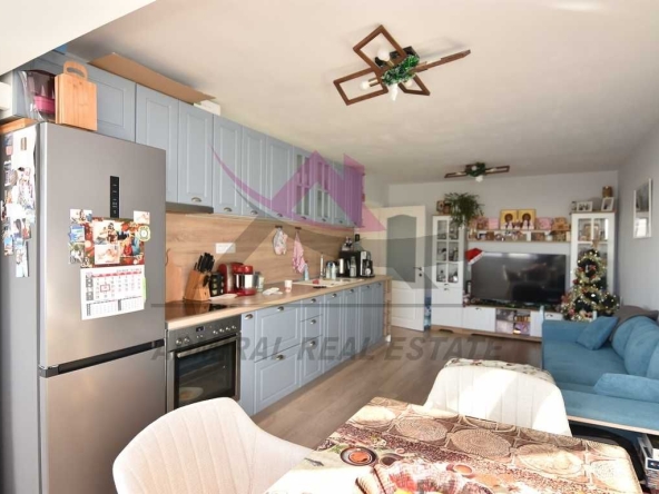 Дава се под наем Тристаен апартамент в Варна, Левски - 78 кв.м за 747.66 € - Снимка #1